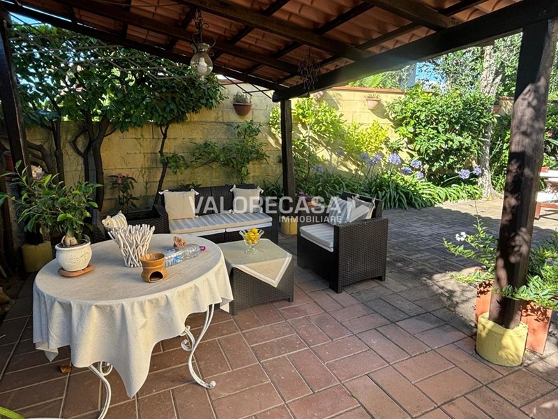 Casa Indipendente in Vendita a Carrara, zona Marina Di Carrara, 750'000€, 250 m², con Box