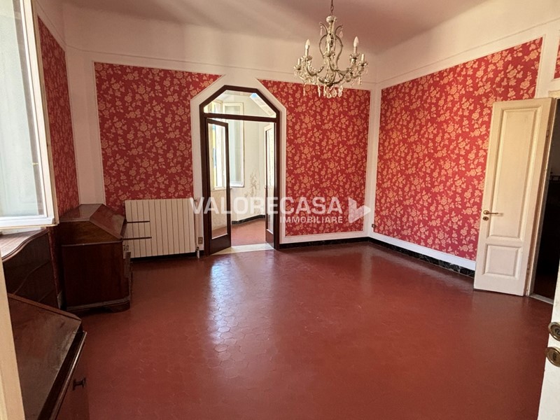 Appartamento in Vendita a Carrara, 220'000€, 180 m²