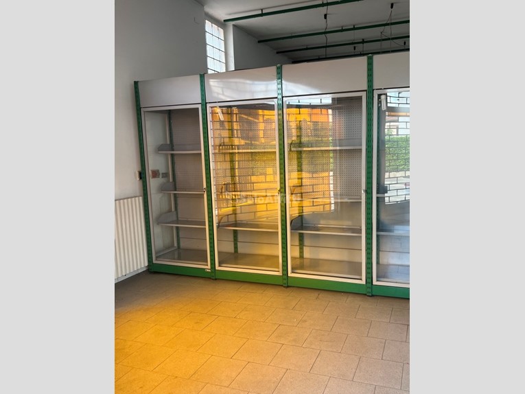 Capannone in Affitto a Baranzate, 2'150€, 130 m²