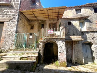 Casa Indipendente in Vendita a Castelforte, zona Via Fontana, 15'000&euro;, 80 m²