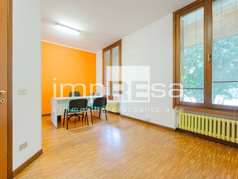 Ufficio in Vendita a Istrana, 140'000€, 130 m²