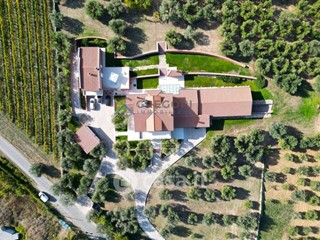 Villa in Vendita a Mosciano Sant'Angelo, 430 m²