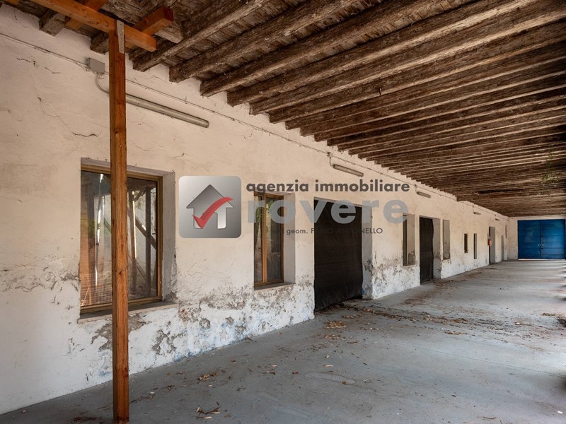 Villa in Vendita a Treviso, 650'000€, 1567 m²