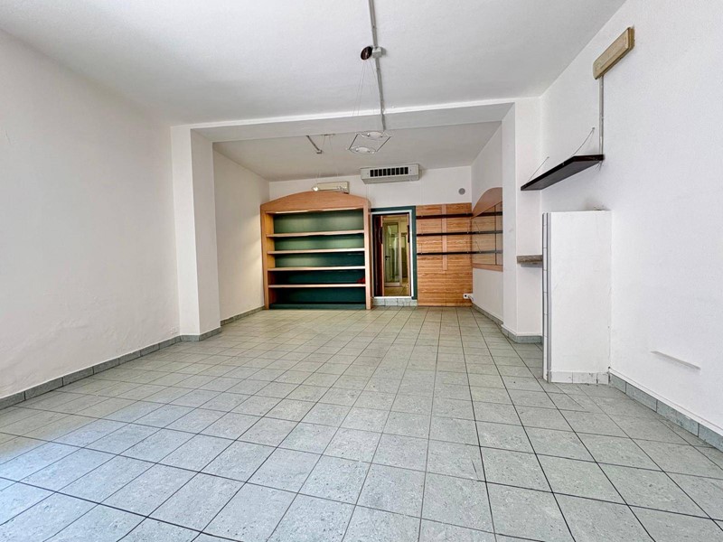 Immobile commerciale in Affitto a Malnate, 900&euro;, 200 m²