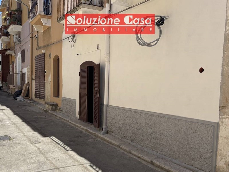 Casa Indipendente in Vendita a Canosa di Puglia, 65'000€, 40 m²