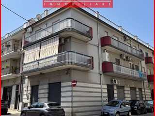 Quadrilocale in Vendita a Canosa di Puglia, 115'000€, 110 m²