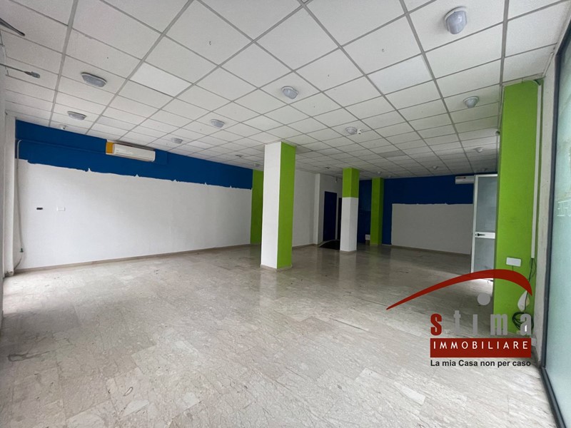 Immobile commerciale in Affitto a Siracusa, 900€, 90 m²