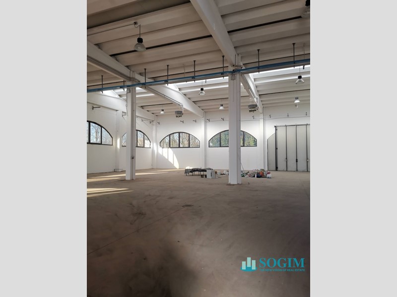 Capannone in Vendita a Rho, 4'500'000€, 4000 m²