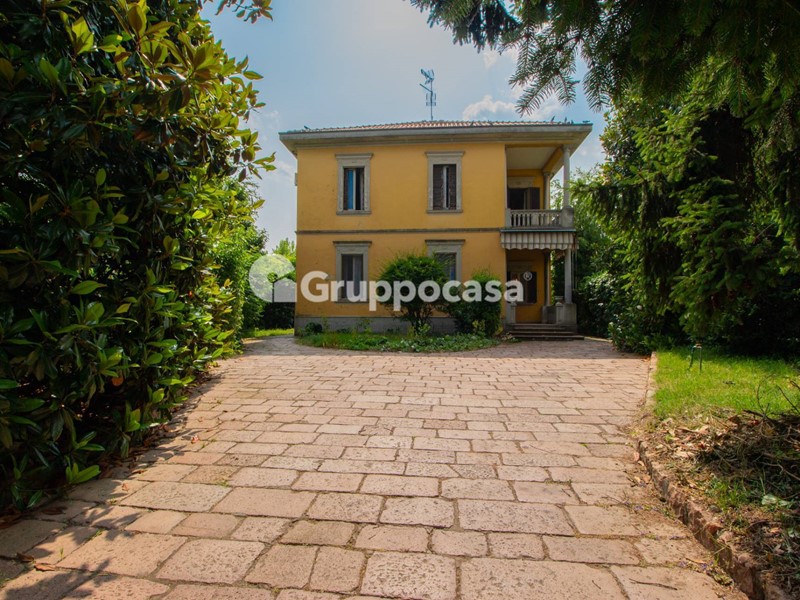 Villa in Vendita a Marcallo con Casone, 480'000€, 220 m²