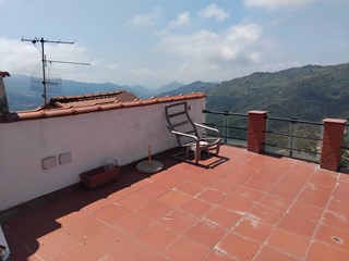 Appartamento in Vendita a Perinaldo, 140'000€, 101 m²