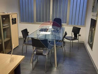Ufficio in Vendita a Palermo, 69'000€, 79 m²