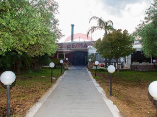 Attività commerciale in Vendita a Trecastagni, 99'000€, 600 m²