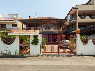 Casa Semi Indipendente in Vendita a Catania, 290'000&euro;, 200 m²