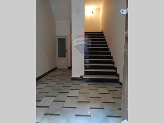 Appartamento in Vendita a Paternò, 115'000€, 216 m², con Box