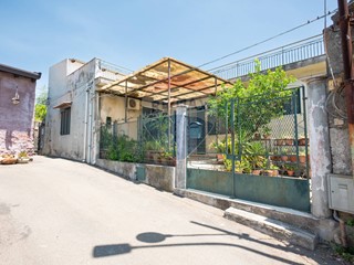 Casa Indipendente in Vendita a Aci Bonaccorsi, 125'000€, 81 m²