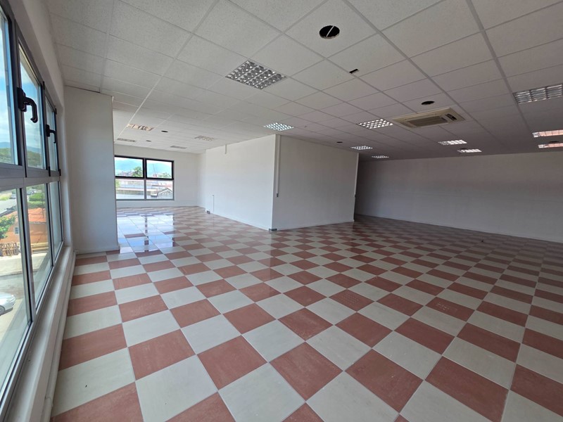 Ufficio in Affitto a Guidonia Montecelio, 1'000€, 130 m²