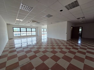 Ufficio in Affitto a Guidonia Montecelio, 1'000€, 130 m²
