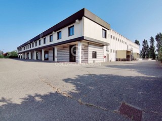 Capannone in Vendita a Viterbo, 980'000€, 3100 m²