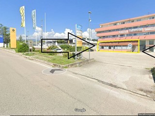 Immobile commerciale in Vendita a Teramo, 220'000€, 220 m²