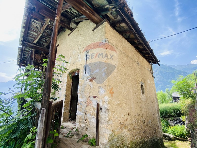 Casa Indipendente in Vendita a Fontainemore, 49'000€, 160 m²