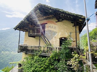 Casa Indipendente in Vendita a Fontainemore, 49'000€, 160 m²