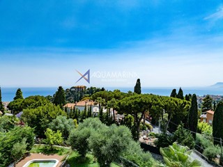 Villa in Vendita a Bordighera, 2'190'000€, 350 m²