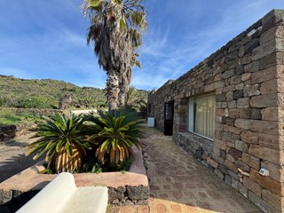 Immobile commerciale in Vendita a Pantelleria, 998'000&euro;, 374 m²