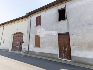 Casa Indipendente in Vendita a Volongo, 77'000&euro;, 220 m²