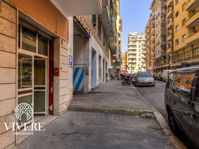 Immobile commerciale in Vendita a Roma, 64'000€, 53 m²