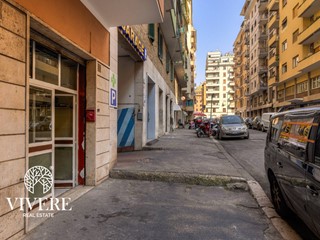 Immobile commerciale in Vendita a Roma, 64'000€, 53 m²