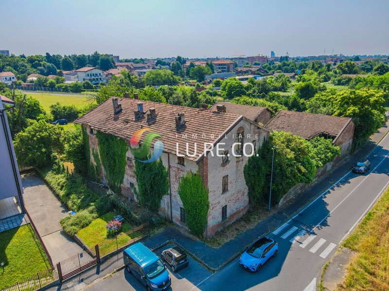 Rustico in Vendita a Seregno, 350'000€, 900 m²