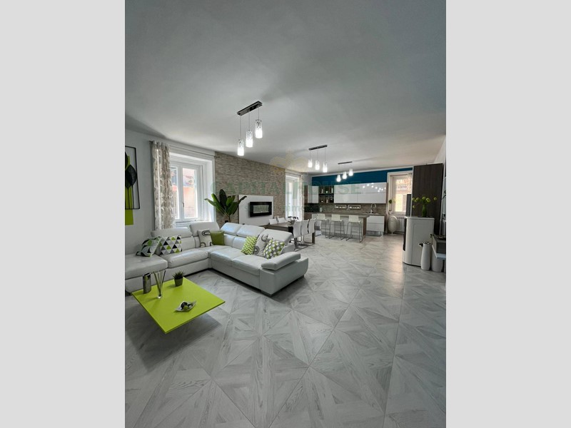 Quadrilocale in Vendita a Avellino, 235'000&euro;, 130 m²