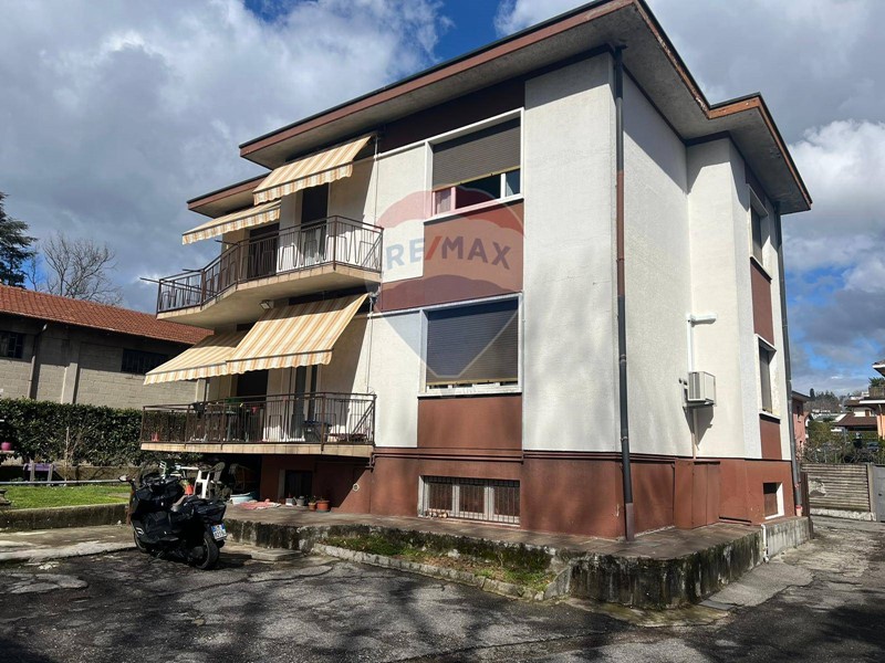 Casa Semi Indipendente in Vendita a Varese, 480'000€, 400 m²