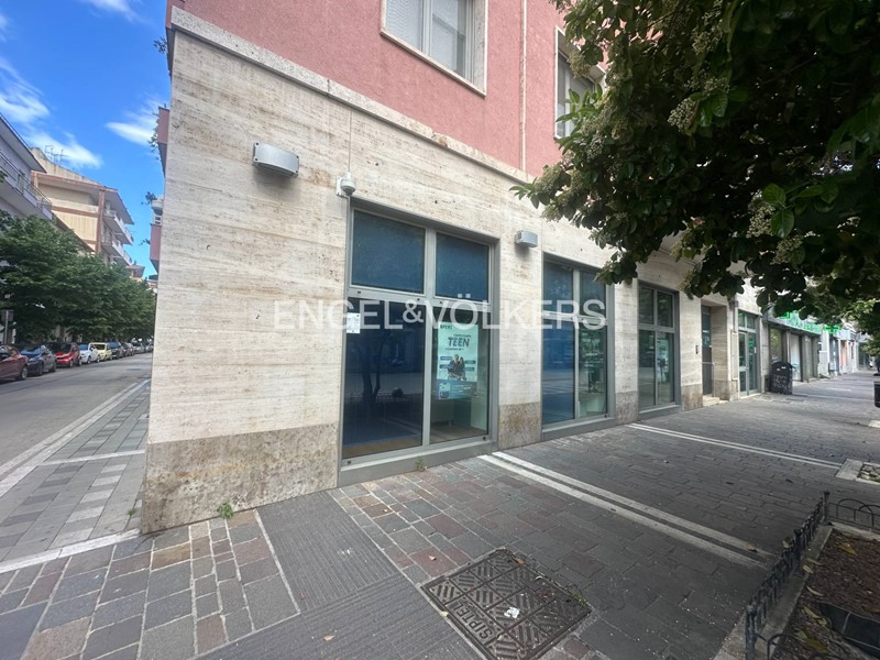 Immobile commerciale in Vendita a Pescara, 153 m²