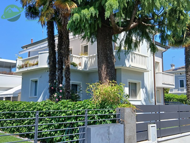 Casa Semi Indipendente in Vendita a Mogliano Veneto, 720'000€, 200 m²