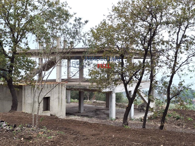 Rustico in Vendita a Messina, 142'000€, 200 m²