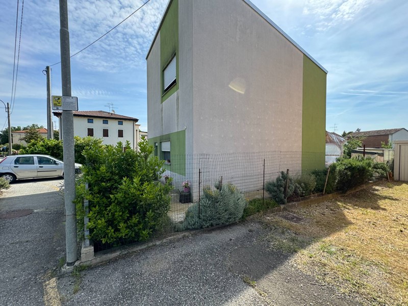 Villa in Vendita a Mirandola, 155'000€, 115 m²