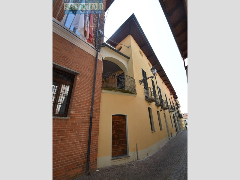 Quadrilocale in Vendita a Santhià, 190'000€, 215 m²