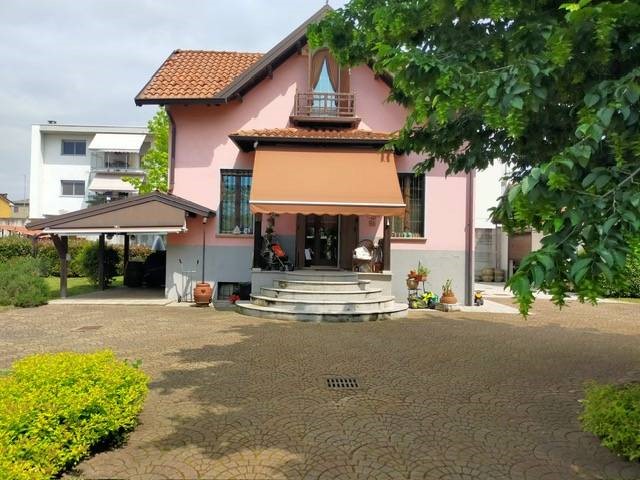 Villa in Vendita a Vigevano, 215'000€, 128 m²