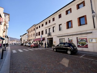 Negozio in Vendita a Maniago, 210'000€, 181 m²
