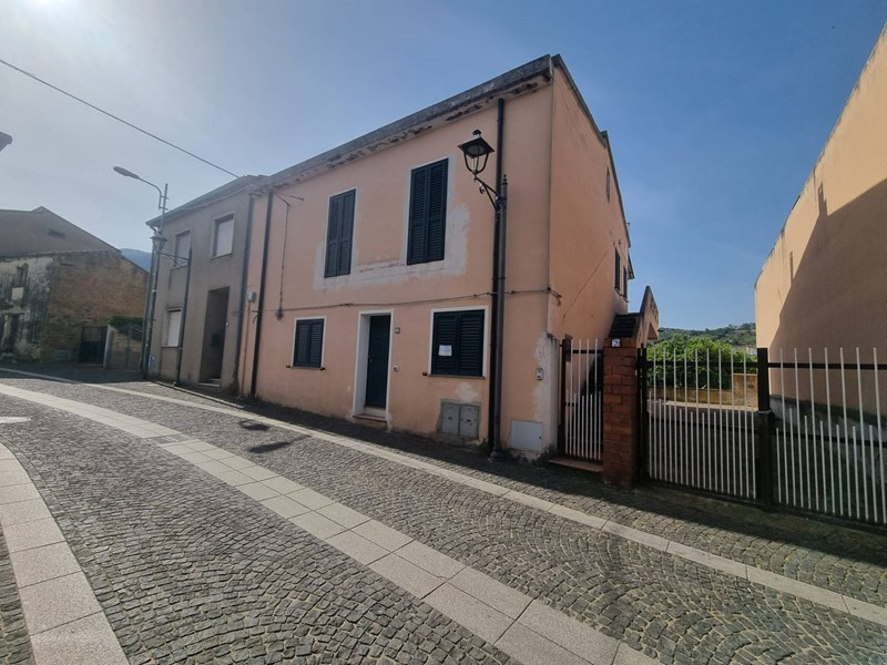 Casa Semi Indipendente in Vendita a Nuxis, 103'000€, 115 m²