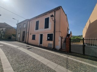 Casa Semi Indipendente in Vendita a Nuxis, 103'000€, 115 m²