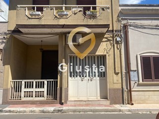 Casa Indipendente in Vendita a San Pietro Vernotico, 109'000&euro;, 151 m²