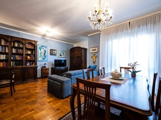 Quadrilocale in Vendita a Busto Arsizio, 229'000€, 148 m²