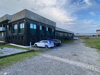 Capannone in Vendita a Trezzo sull'Adda, 640'000€, 1438 m²