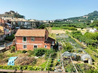 Casa Indipendente in Vendita a Albisola Superiore, 390'000€, 140 m²