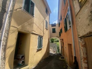 Casa Semi Indipendente in Vendita a Albisola Superiore, 118'000€, 80 m²