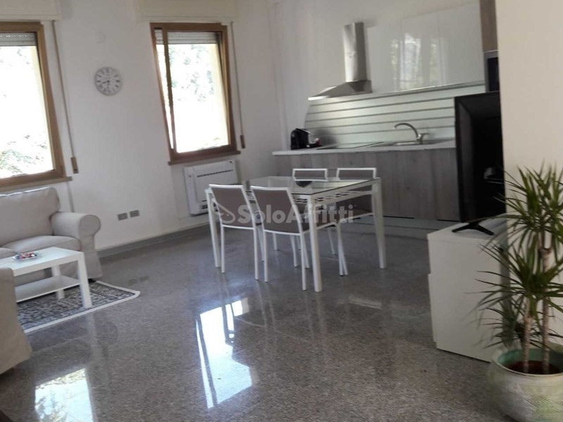 Trilocale in Affitto a Fano, 800€, 75 m²