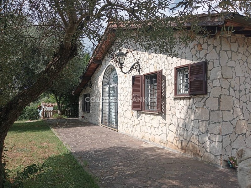 Villa in Vendita a Nepi, 210'000&euro;, 135 m²