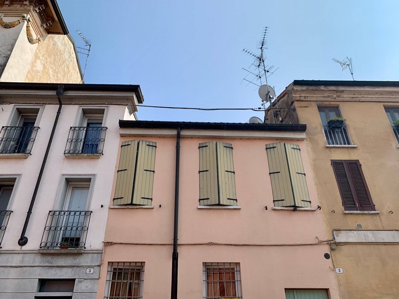 Casa Indipendente in Vendita a Mantova, 465'000&euro;, 220 m²